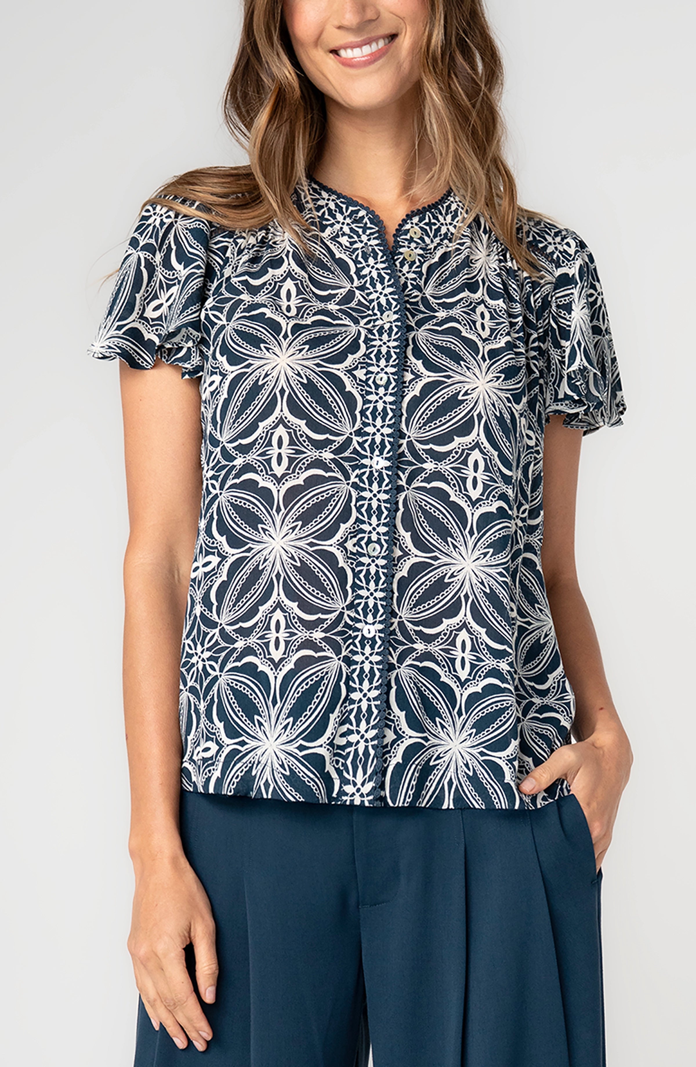 Flutter Sleeve Button Top
